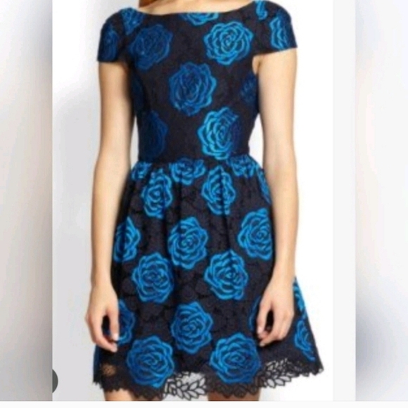 Alice + Olivia Nelly Blue Black Lace Deep V Open Back Mini Dress Size 10 - Picture 8 of 11